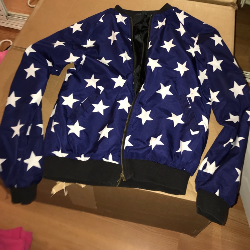 Zip up jacket w/ pockets. Great condition